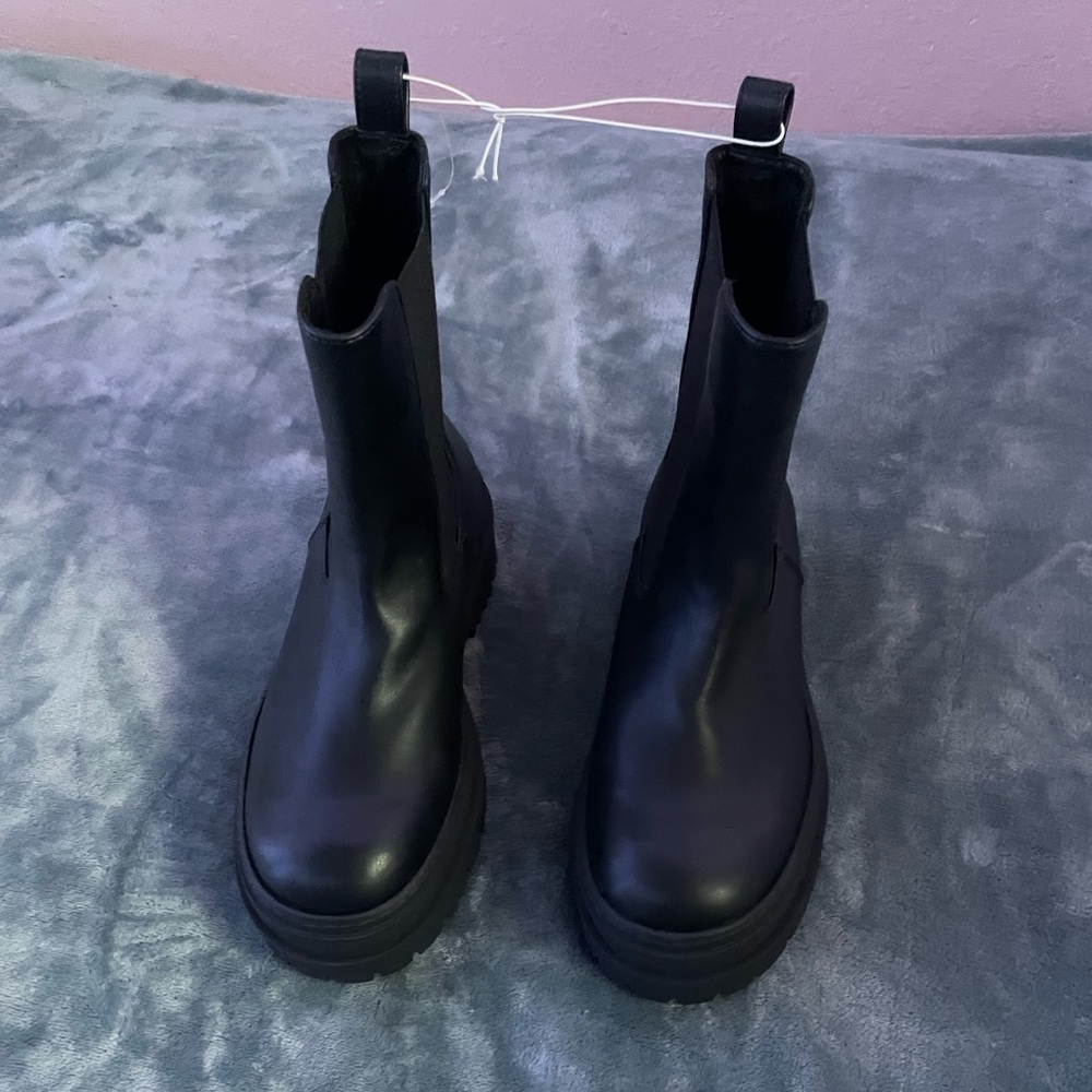 Good American Leather Chelsea Pull On Boot | Women’s Black Chelsea Boot | NWOB - Picture 8 of 12